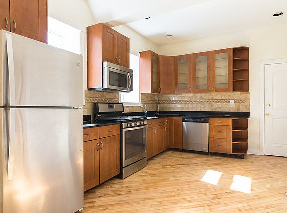 3rd image of 2152 N Campbell Ave #1R