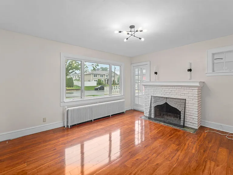2215 N Wood Ave — Photo 8