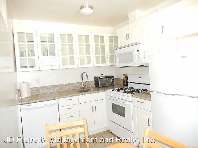 1st image of 31 26th St