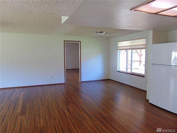 5th image of 90 NE Hazelwood Pl