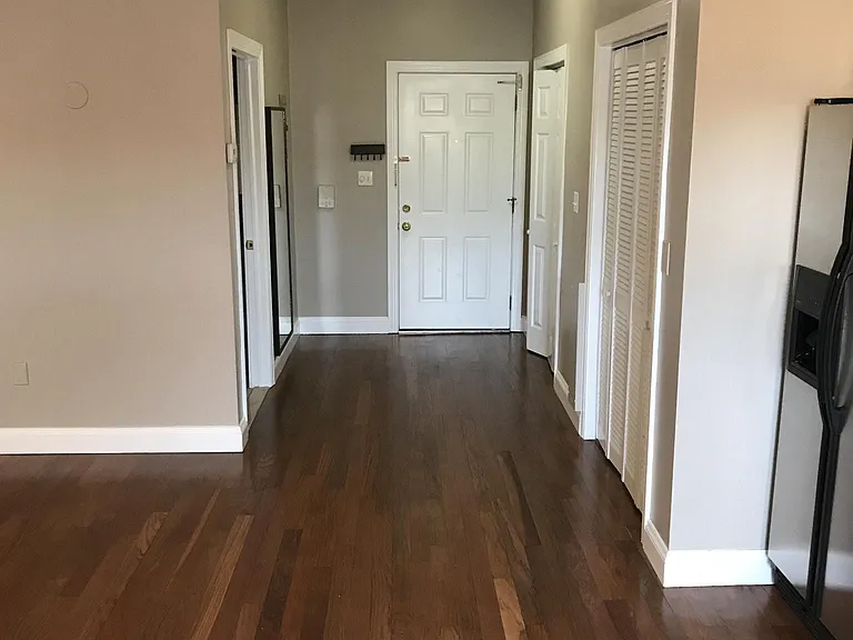 910 Main St #3B — Photo 2