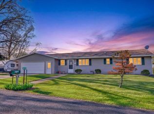 W7797 Summit Dr, Pardeeville, WI 53954
