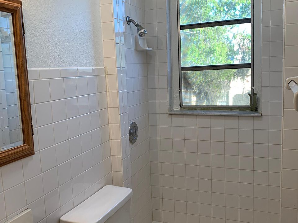 1st image of 2151 Lakeview Dr #5