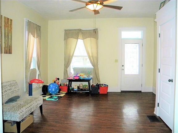 3rd image of 429 E Main St