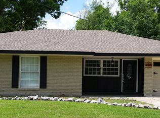 410 Schlief Dr, Belle Chasse, LA 70037