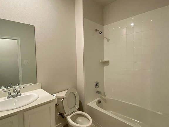 5th image of 2459 Siskiyou St