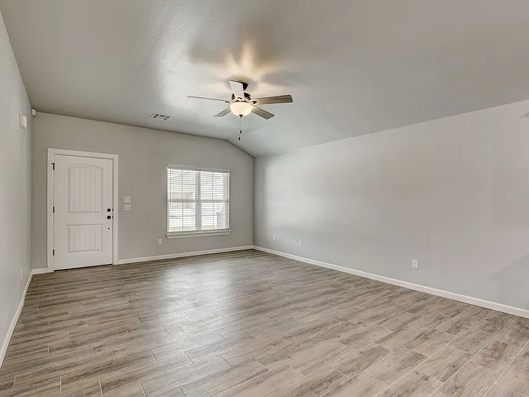 710 League Cir — Photo 5