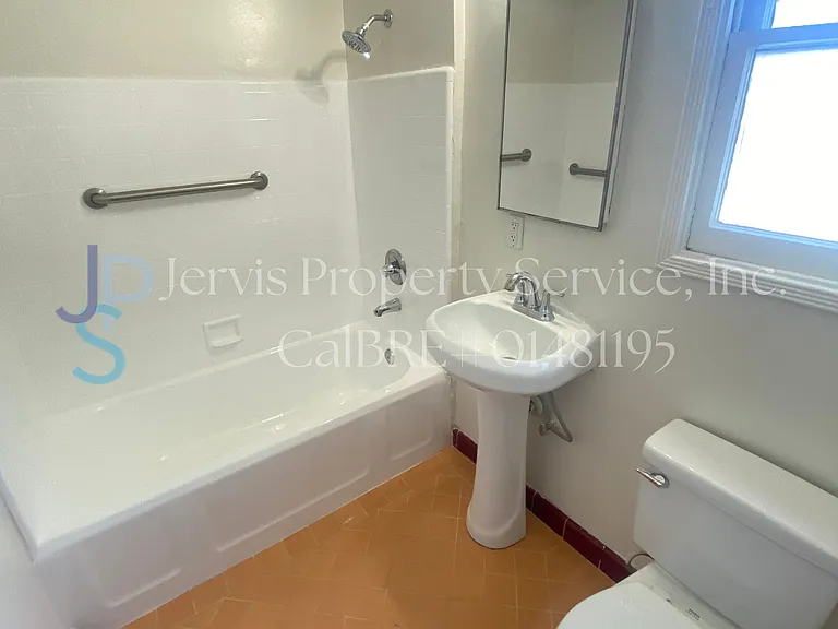 514 1/2 E Wellington Ave #514-B — Photo 9