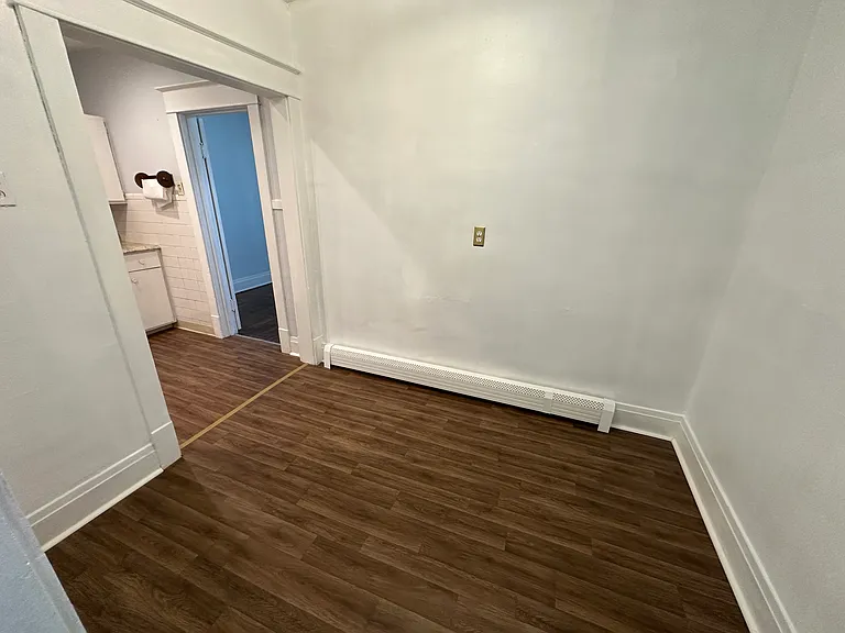 422 Skillen St #10 — Photo 8