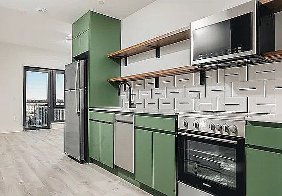 3rd image of 1510 Gates Ave #1107