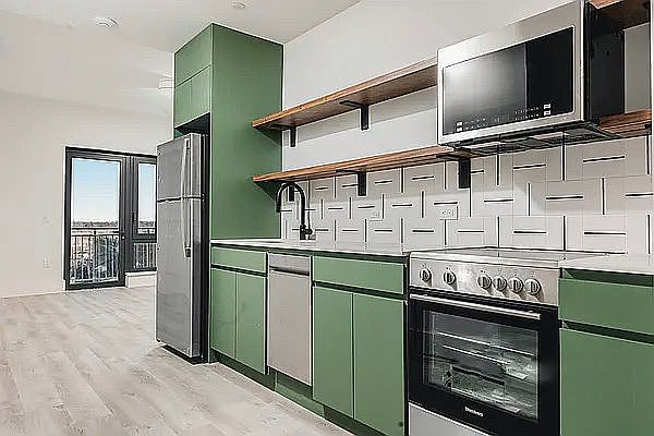 1st image of 1510 Gates Ave #1207