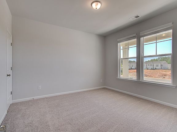 3rd image of 704 Radiant Hollow Ln