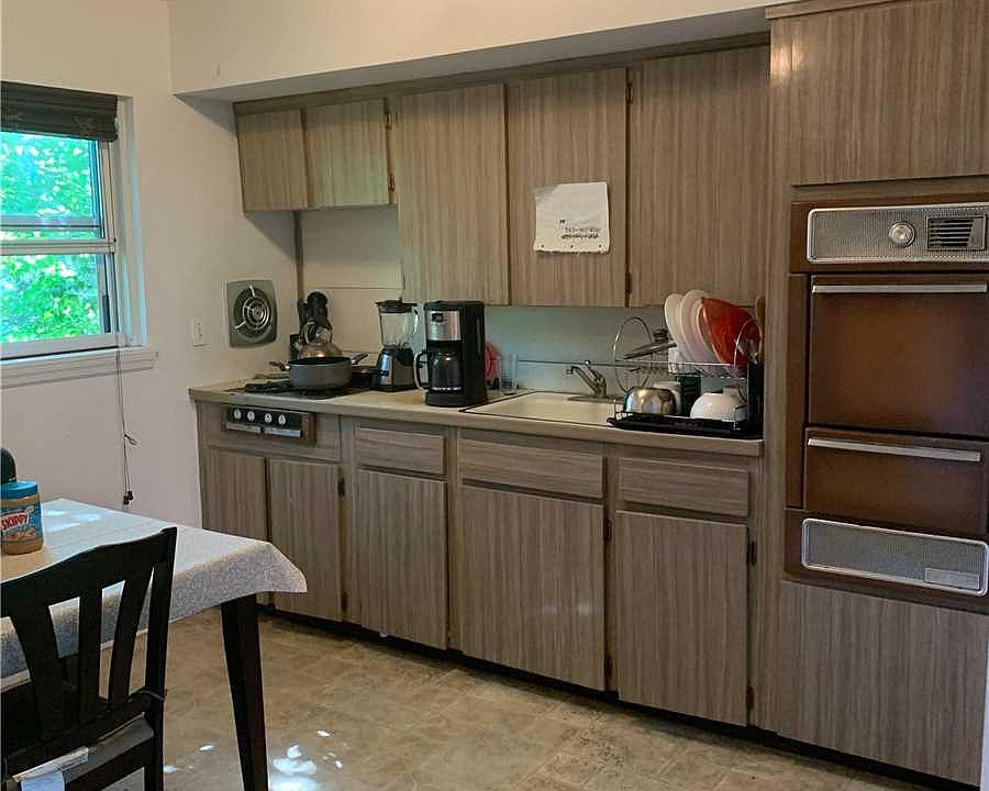 1st image of 28 Pearsall Ave