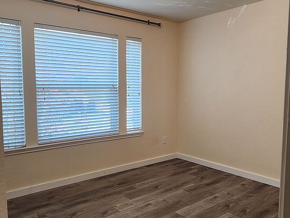 5th image of 11001 Robincreek Ln
