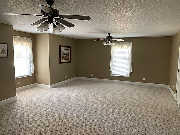 2nd image of 1911 Sherry Lea Dr