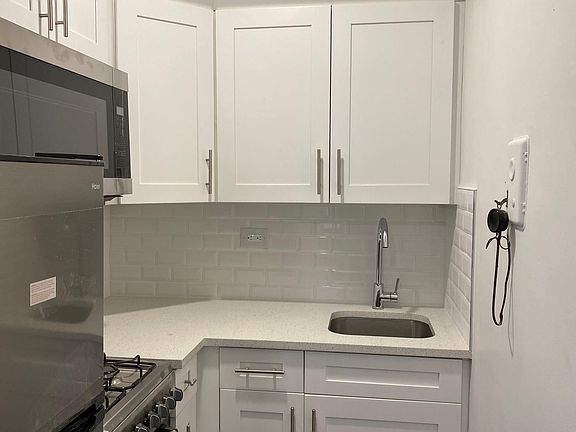 3rd image of 200 E 36th St APT 11F
