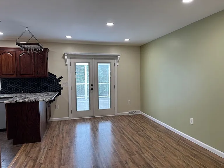 335 Cindy Dr — Photo 5