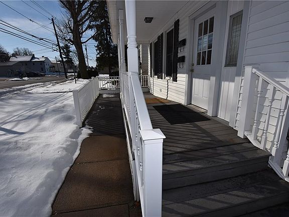 4th image of 408 Main St