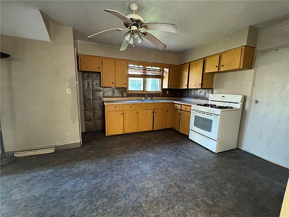 2nd image of 842 Cedar Ave