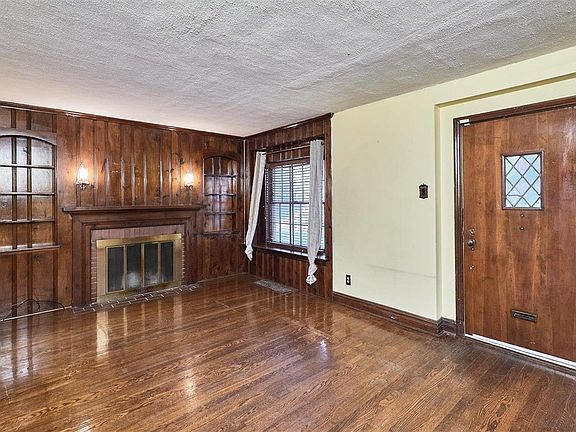 4th image of 36 Patricia Ave