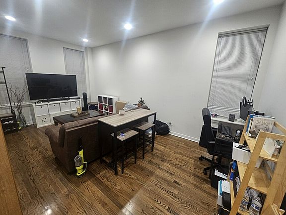 4th image of 1644 N Hermitage Ave #1F