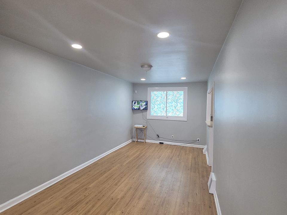 1st image of 928 Disston St #1