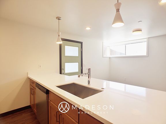 5th image of 913 N 85th St #D