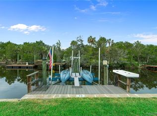 11242 W Bayshore Dr, Crystal River, FL 34429