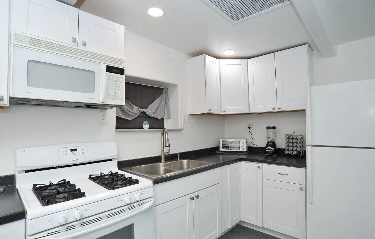 1 bed, 434 sqft, $1,000 — Photo 2