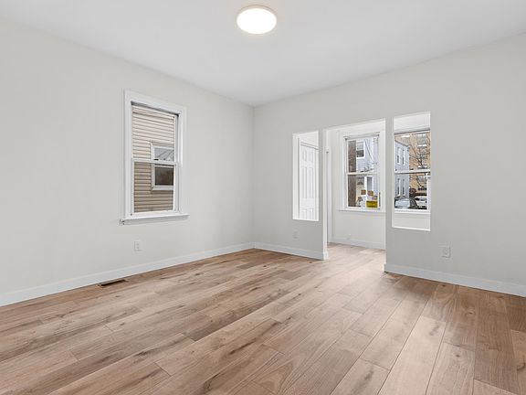 3rd image of 3 Edison Pl Floor 1