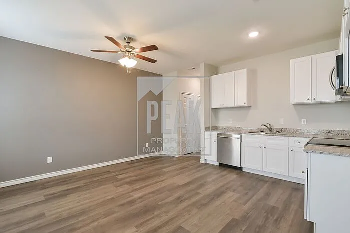 2 bed, 1.5 bath, 930 sqft, $1,395 — Photo 3