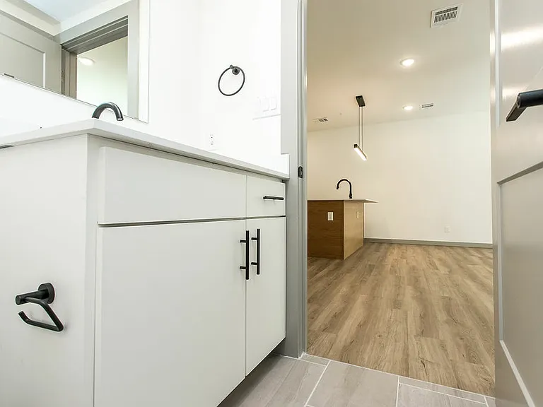 4001 Roseland Ave — Photo 102