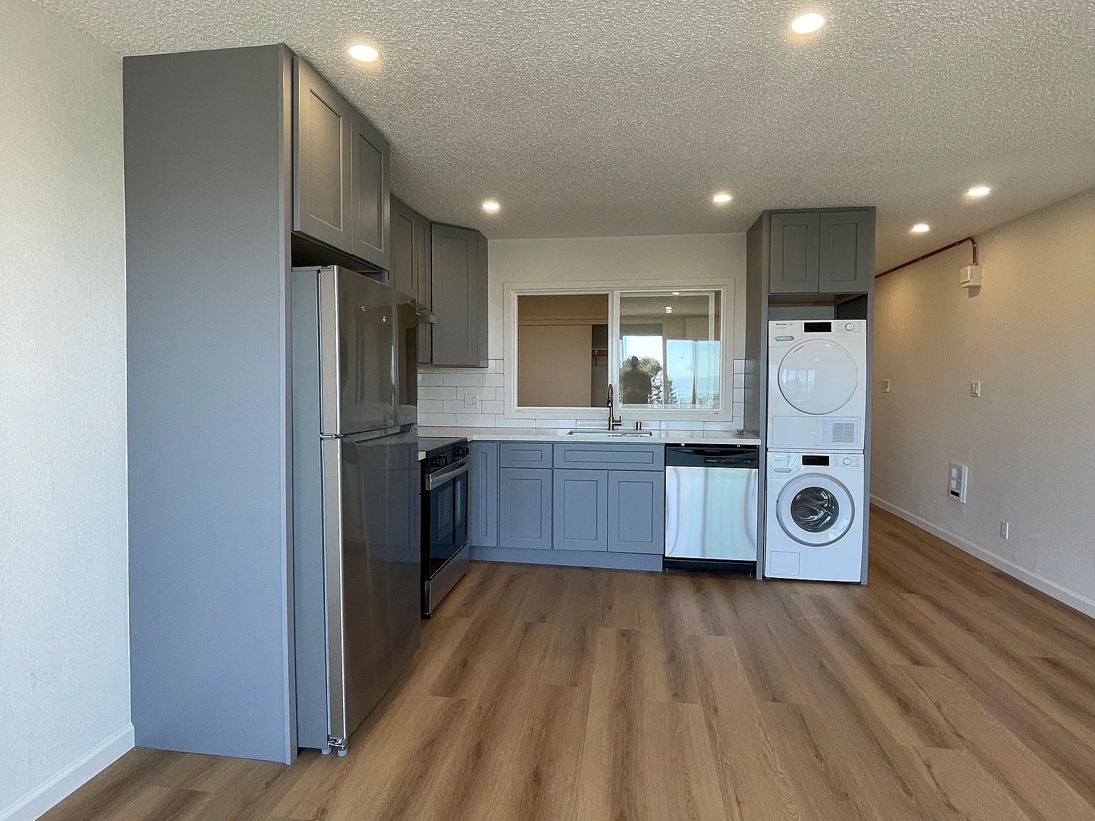 2 bed, $4,895 — Photo 4