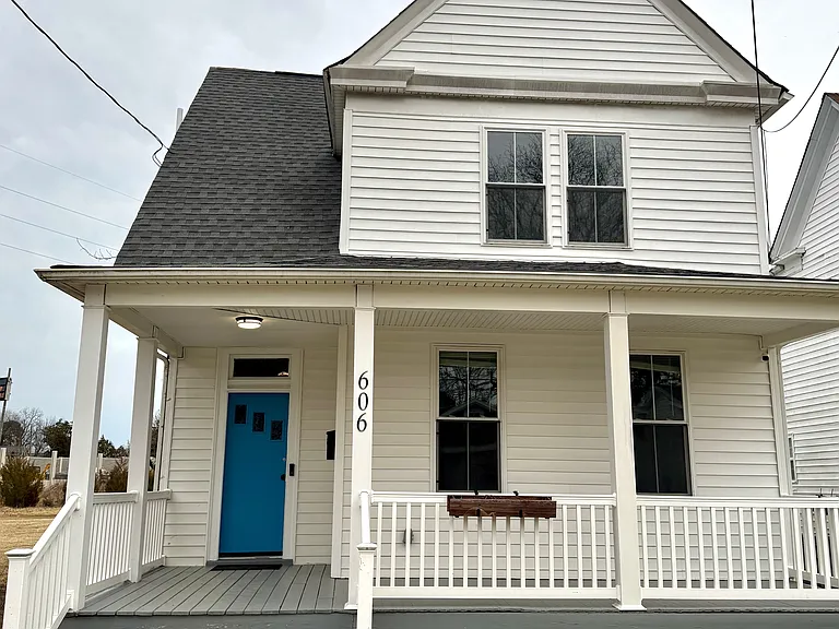 606 Washington St — Photo 2