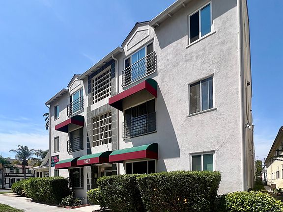2nd image of 00-1007 E Ocean Blvd #28