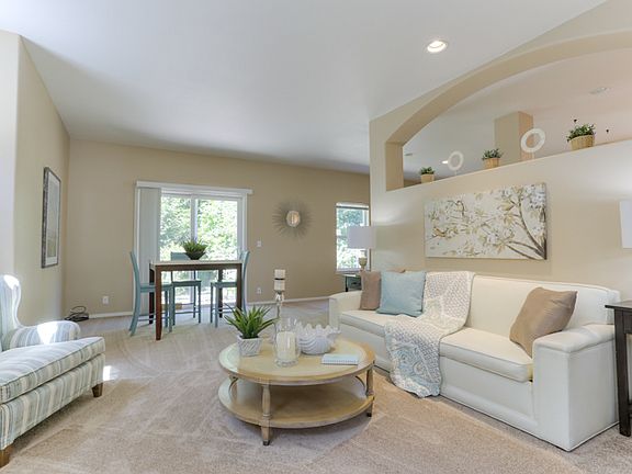 2nd image of 1487 NE Parkside Dr