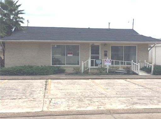 1st image of 4021 Parliament Dr