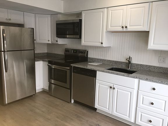 4th image of 2591 Shakespeare Ln