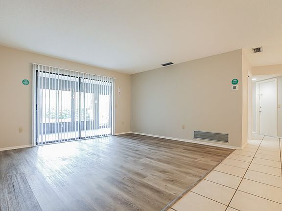 3rd image of 262 Willowick Way