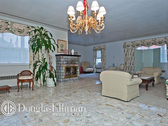3rd image of 14 Lawrence Ln