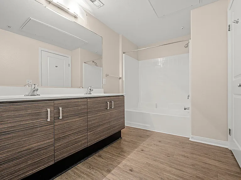5600 Wilshire — Photo 32