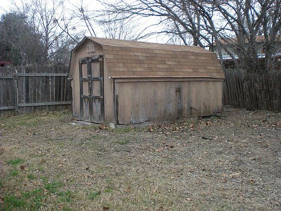 3rd image of 901 Mimosa Dr
