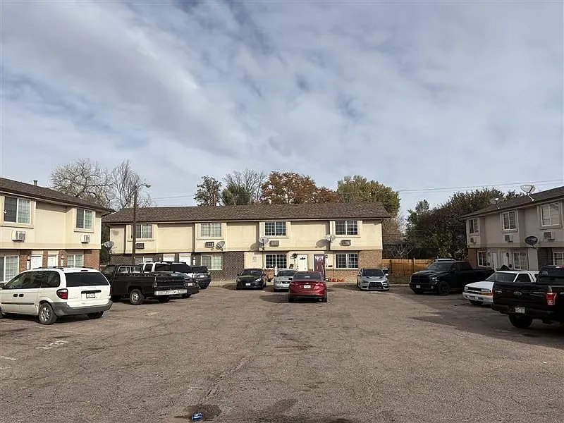 2 bed, 1.5 bath, 800 sqft, $1,100 — Photo 2