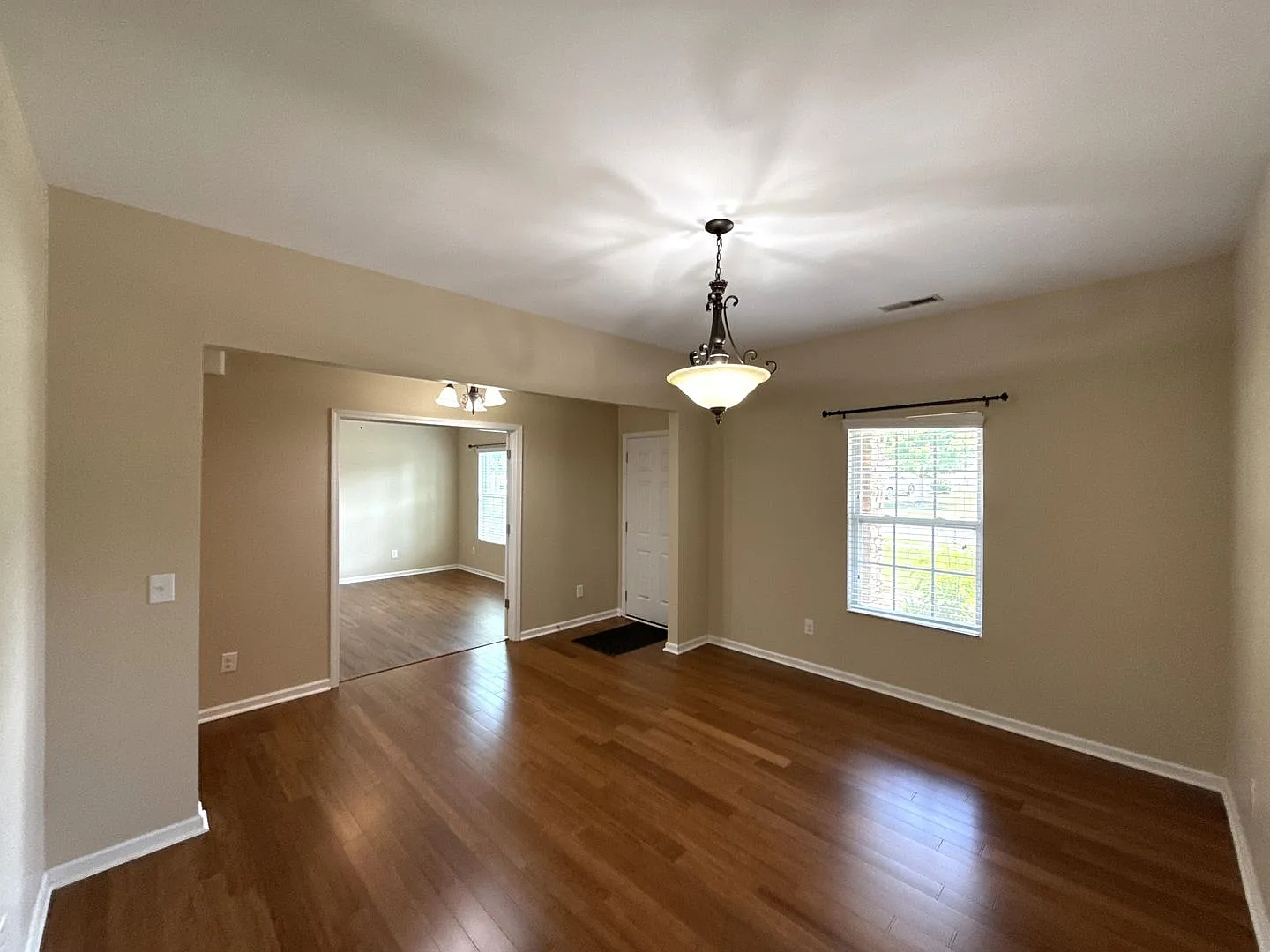 Spacious Home in Creekshire Village! — Photo 2