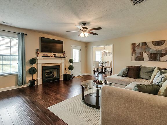 4th image of 2412 Auldridge Dr