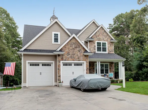 24 Cranberry Lane, Mashpee, MA 02649