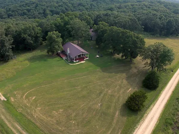 31456 Greenberg Dr, Edwards, MO 65326
