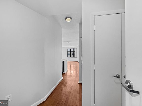 3rd image of 400 Massachusetts Ave NW APT 621