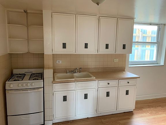 5th image of 3520 W Cullom Ave APT B