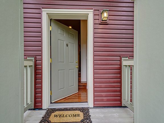 3rd image of 9420 177th Pl NE Unit 3